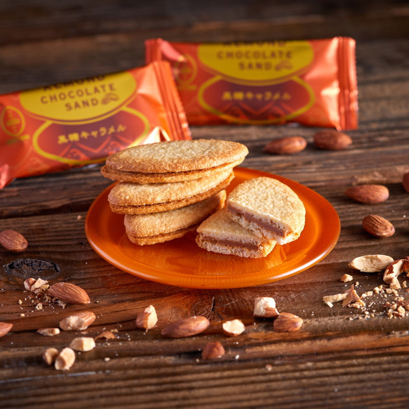 アーモンドチョコサンド黒糖キャラメル(12枚入)|御菓子御殿