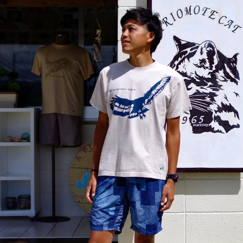 染め図鑑Tシャツ カンムリワシ