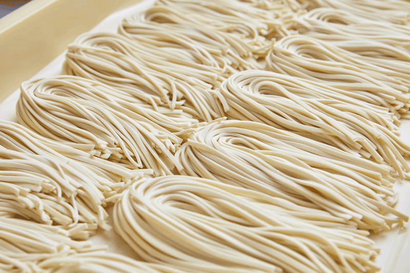 【期間・数量限定】年越しそばは、本場沖縄直送 大家のそば(4食分)+ミニコーレーグスセット