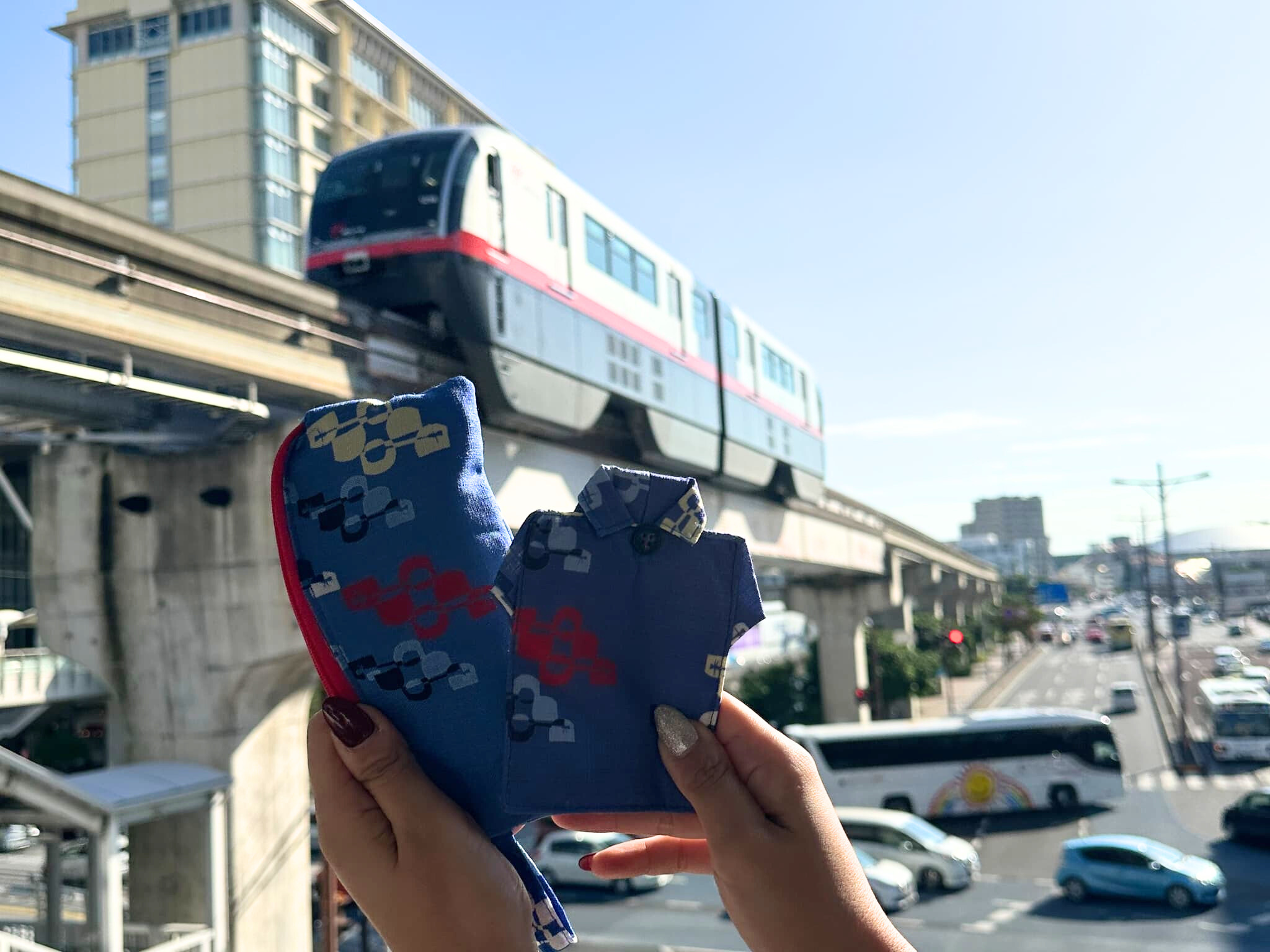 沖縄都市モノレール「ゆいレール」をアップサイクルした小物たち　