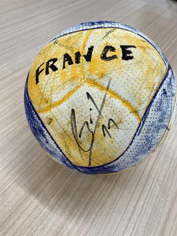 【世界バレーフランス代表チーム】バレーボールファン必見！フランス代表選手直筆サイン入り公式練習球＜送料込み＞｜フランス対ブラジル　バレーボール親善試合