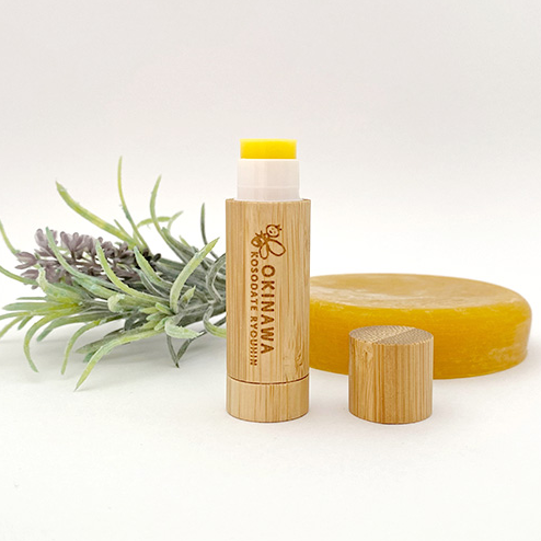 ★おきなわの養蜂家と作った【おきなわみつろうリップバーム】｜沖縄子育て良品